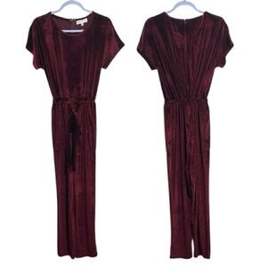 Piper & Scoot Burgundy Velvet Short Sleeve Jumpsuit with‎ Tie Size Small